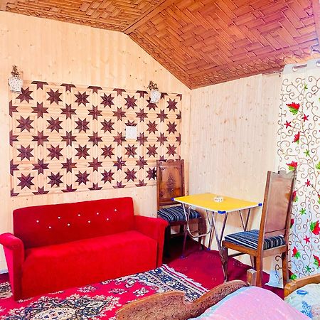 House Boat New Pala Palace Srīnagar Dış mekan fotoğraf