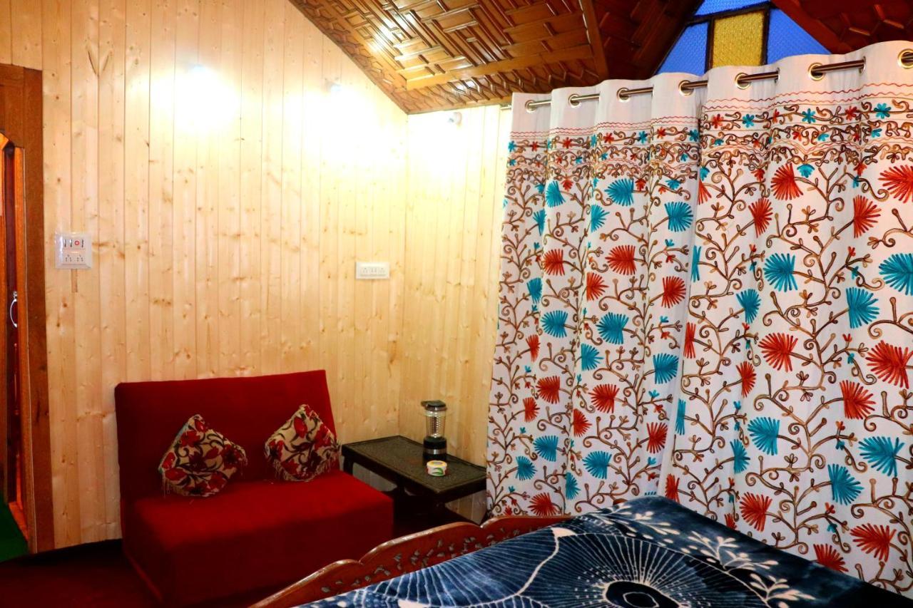 House Boat New Pala Palace Srīnagar Dış mekan fotoğraf