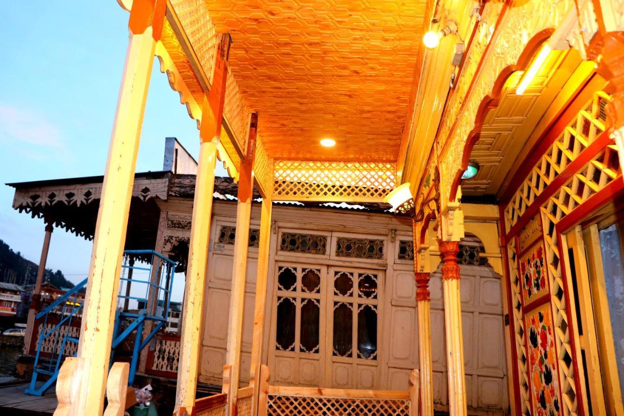 House Boat New Pala Palace Srīnagar Dış mekan fotoğraf