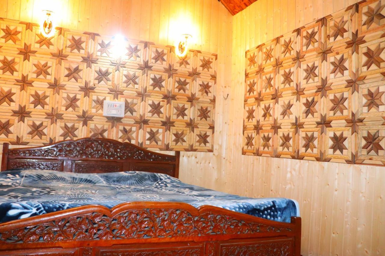 House Boat New Pala Palace Srīnagar Dış mekan fotoğraf
