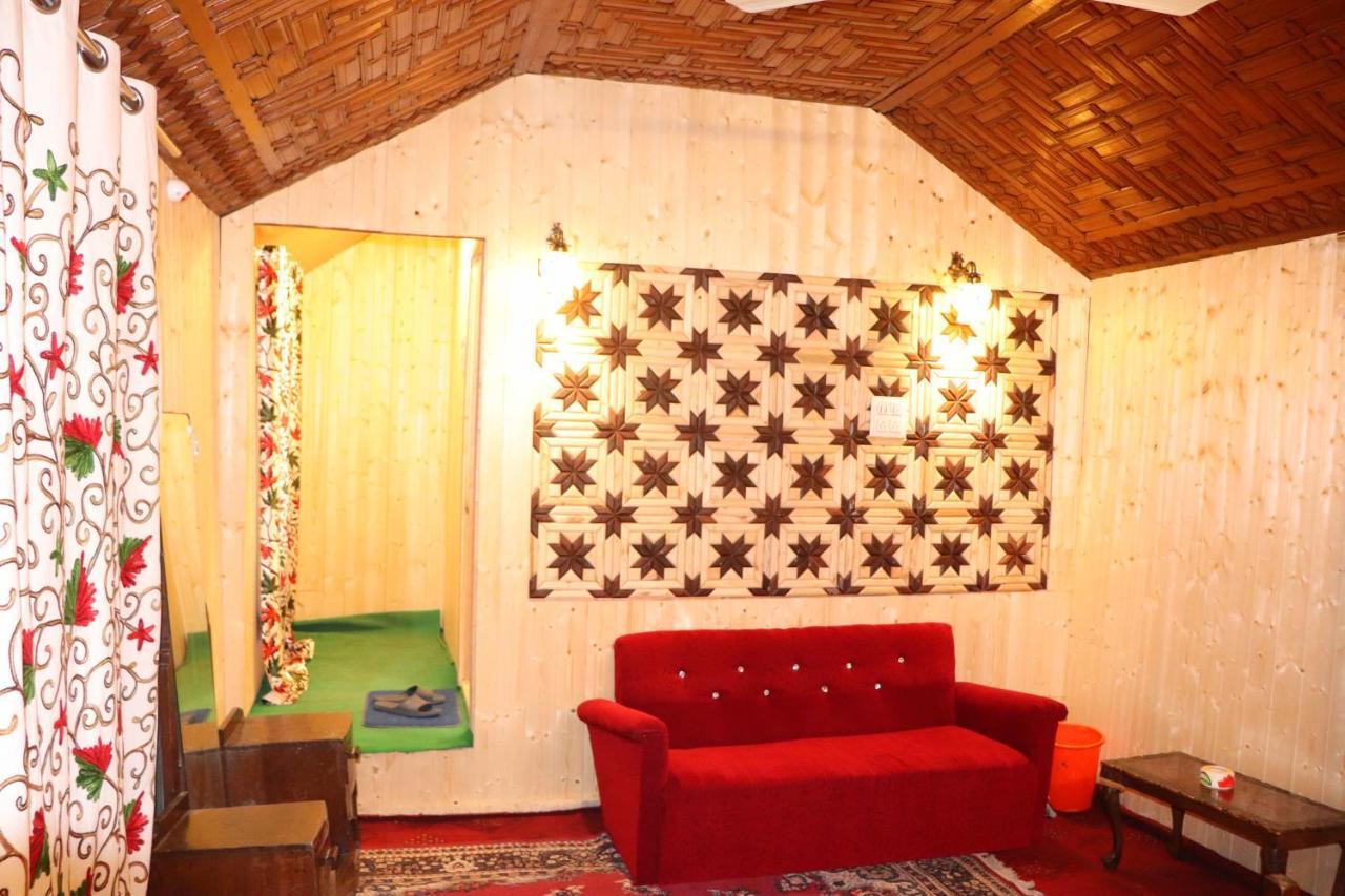 House Boat New Pala Palace Srīnagar Dış mekan fotoğraf
