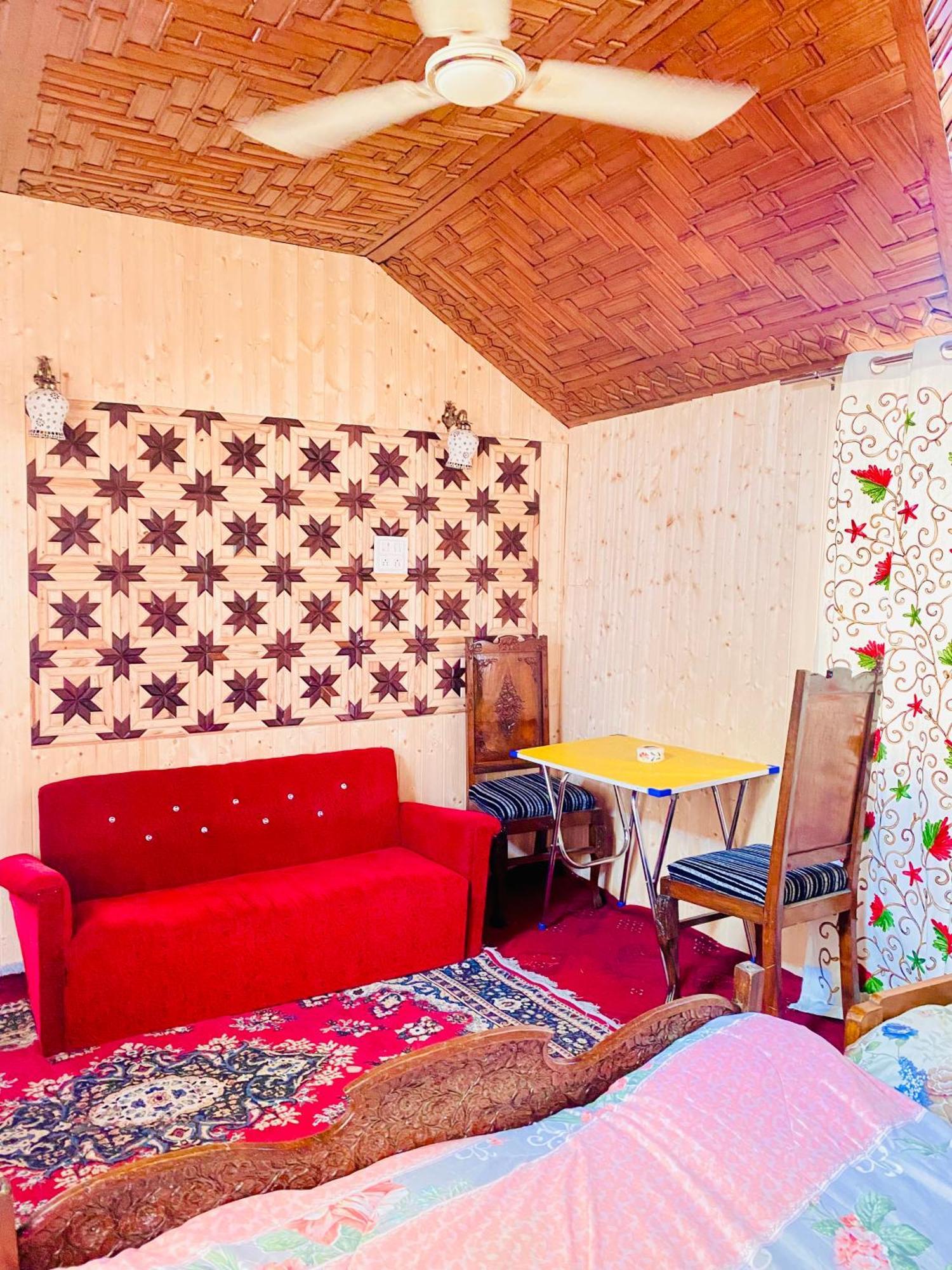 House Boat New Pala Palace Srīnagar Dış mekan fotoğraf