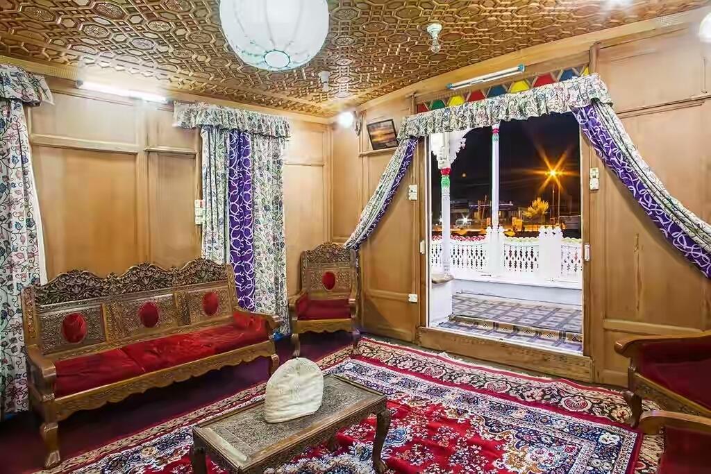 House Boat New Pala Palace Srīnagar Dış mekan fotoğraf
