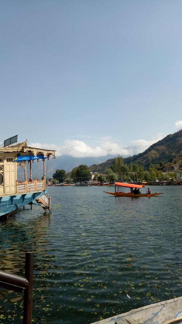 House Boat New Pala Palace Srīnagar Dış mekan fotoğraf